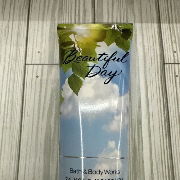 Bath and Body Works Beautiful Day 24 HR Ultra Shea Body Cream 8 oz - Picture 3 of 7